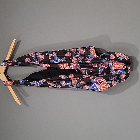 Modcloth BLACK FLORAL Kelsie One-Piece Swimsuit - Picture 2 of 4